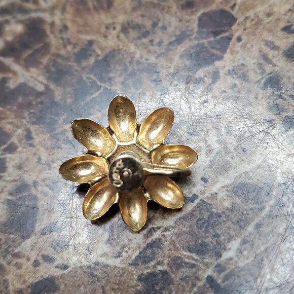 Vintage Coro Gold Tone Flower Screwback Earrings - Picture 5 of 11